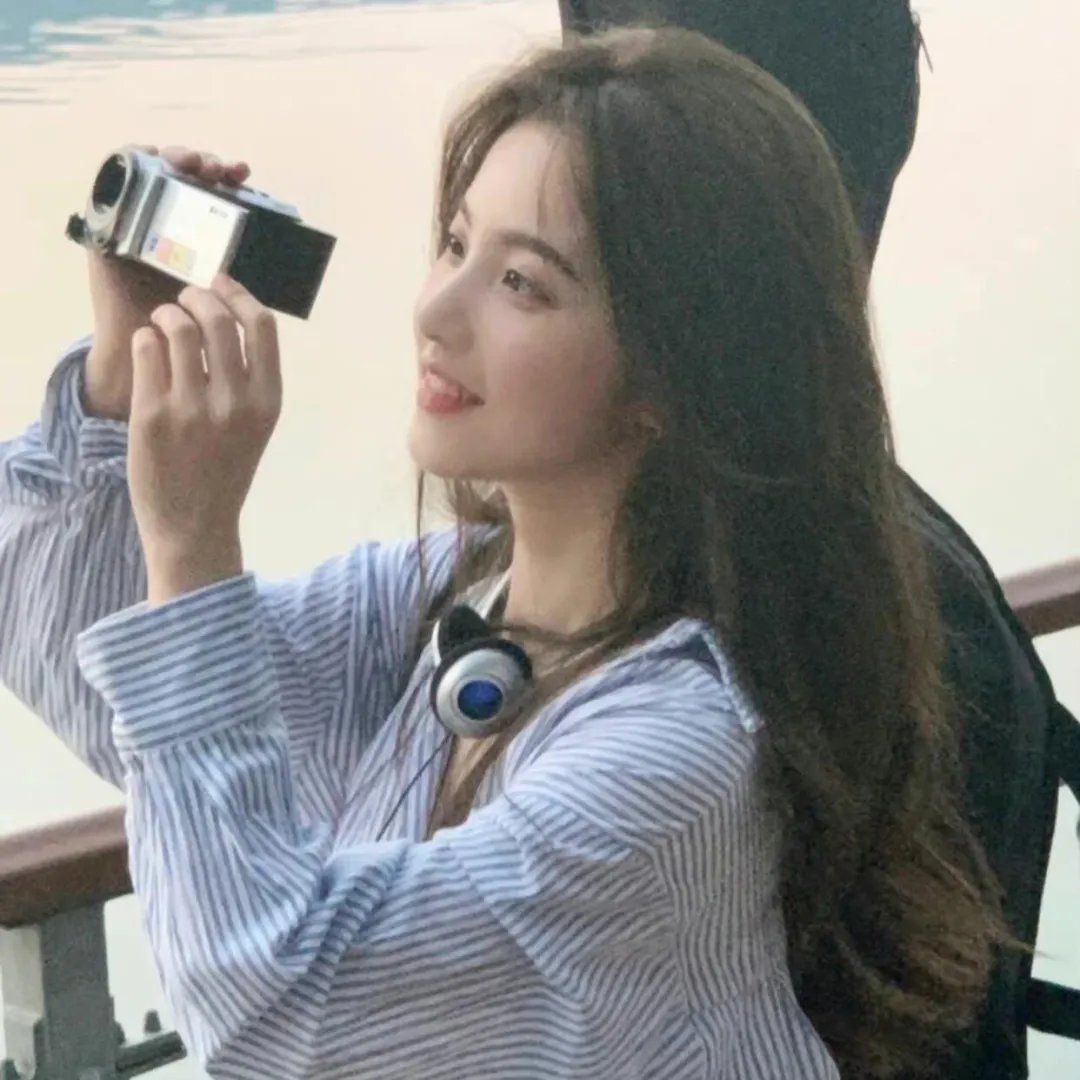 欲河艳女 海报